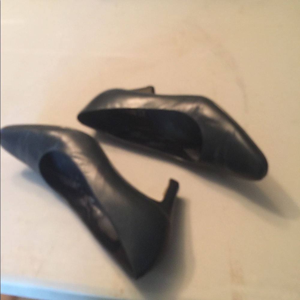 Shoes - Picture 2 of 7